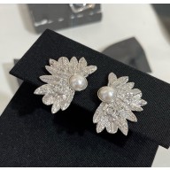 Chanel Clip-on Earrings Metal, Glass Pearls & Strass ABF696 silver, Pearly White & Crystal 2025