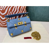 valentino MEDIUM ROMAN STUD THE SHOULDER BAG IN NAPPA WITH CHAIN blue 2022