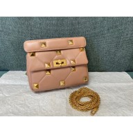 valentino MEDIUM ROMAN STUD THE SHOULDER BAG IN NAPPA WITH CHAIN nude 2022