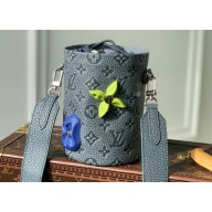 Louis Vuitton Taurillon Monogram leather Climbing Theme Chalk Pouch Bag M81572 Gray