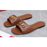 Valentino VLogo Chain Slides in calfskin leather 02 2023