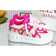 Valentino ONE STUD Low-top Sneakers in calfskin 03 2023