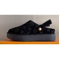 Louis Vuitton Heel 4cm Aspen Platform Clogs in Monogram-debossed suede calf leather and shearling Black 2024