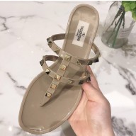 Cheap Sale Valentino Rubber Rockstud Thong Flat Sandals Nude