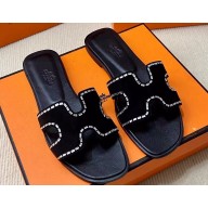 Hermes Oran sandals Black in suede goatskin with iconic "H" cut-out and rhinestone details Top Quality 2024