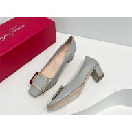Roger Vivier Belle Vivier Metal Buckle Pumps in Patent Leather gray 2023