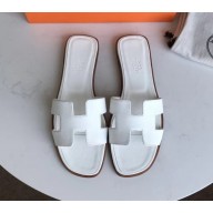 Hermes Oran Flat slippers in epsom leather white with brown piping