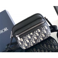 dior mini Rider 2.0 Zipped Messenger Bag in Beige and Black Dior Oblique Jacquard with Black Grained Calfskin 2024