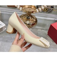 Roger Vivier Pumps with Lacquered buckle in patent leather cream 2025