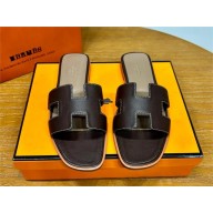 Hermes Oran Flat Sandals in Swift Box Calfskin 85