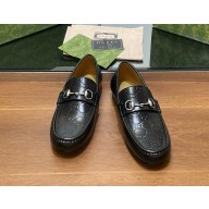 Gucci Men's loafer with Horsebit Black leather with debossed GG leather detail 786426 1109-2024
