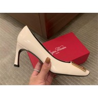 Roger Vivier heel 6.5cm Trompette Metal Buckle Pumps in Patent Leather off white 2023