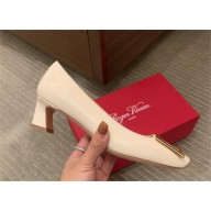 Roger Vivier heel 4.5cm Trompette Metal Buckle Pumps in Patent Leather OFF WHITE 2023