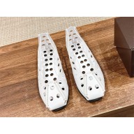 Alaïa PERFO BALLET FLATS IN CALFSKIN WHITE 2025