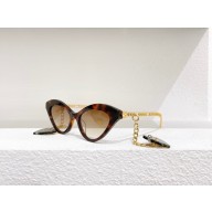 gucci Cat eye sunglasses with heart shaped charms 02 2021