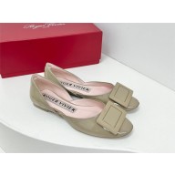 Roger Vivier Dorsay Lacquered Buckle Ballerinas in Patent Leather grey 2023