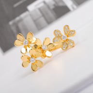 Van Cleef & Arpels Frivole Between the Finger ring yellow gold with diamonds