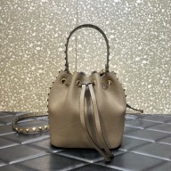 valentino ROCKSTUD GRAINY CALFSKIN BUCKET BAG gray 2023