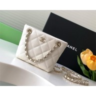 chanel Classic Clutch with Chain in white Shiny Grained Calfskin  AP4422 2025 