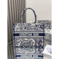 Dior Medium Book Tote bag in Ecru and Blue Toile de Jouy Embroidery 2024