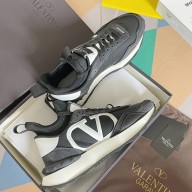Valentino NETRUNNER FABRIC AND SUEDE SNEAKER 04 2023