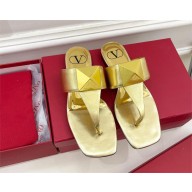 Valentino ONE STUD CALFSKIN FLAT THONG SANDAL gold 2023