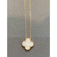 Van Cleef & Arpels medium clover Necklace 03 2021