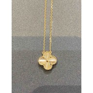 Van Cleef & Arpels medium clover Necklace 05 2021
