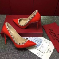 VALENTINO PATENT ROCKSTUD PUMP 9.5CM red