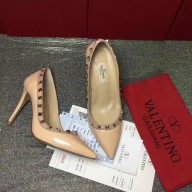 VALENTINO PATENT ROCKSTUD PUMP 9.5CM pink