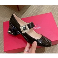 Roger Vivier Très Vivier Mary Jane Pumps in patent leather With crystal buckle black 1102-2024