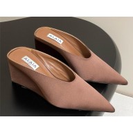 Alaïa Cube 7.5cm satin wedge mules caramel 2025