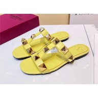 VALENTINO ROMAN STUD FLAT CALFSKIN SLIDE SANDAL YELLOW 2023