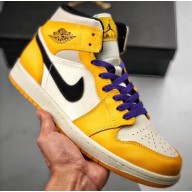 Nike Air Jordan 1 Mid Sneakers 18