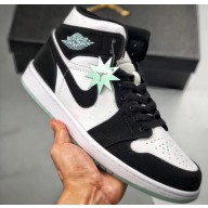 Nike Air Jordan 1 Mid Sneakers 27