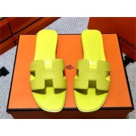 Hermes Oran Flat slippers in epsom leather jaune curcuma 