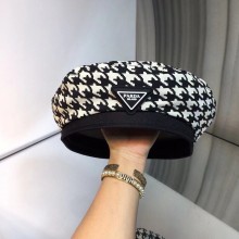 Prada Houndstooth beret in white/black  Ph002