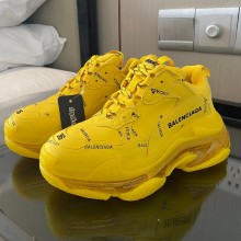 Balenciaga Triple-S  Clunky sneaker  Bs072