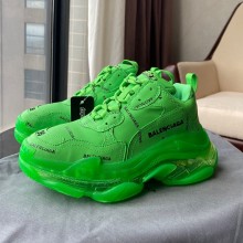 Balenciaga Triple-S  Clunky sneaker  Bs073