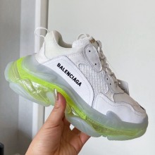 Balenciaga Triple-S  Clunky sneaker  Bs074