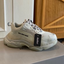 Balenciaga Triple-S  Clunky sneaker  Bs092