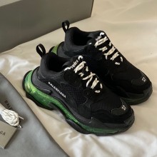 Balenciaga Triple-S  Clunky sneaker  Bs093