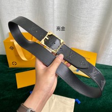 Louis Vuitton Calfskin belt in black/Gold