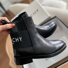 GIVENCHY First layer calfskin boots in Black GVs004