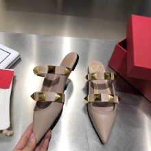VALENTINO GARAVANI Roman Stud Flat Mule in calfskin nude pink 2020
