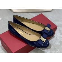 Ferragamo navy blue Varina ballet flat in patent leather with a grosgrain bow