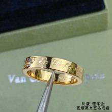 VAN CLEEF&ARPELS Toujours Signature Etoiles wedding band, 4 mm/yellow gold