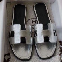 Hermes Oran Flat Slipper Sandals in Metallic Leather Silver/Black