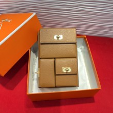Hermes Kelly Multipocket To Go pouch gold 02 2025