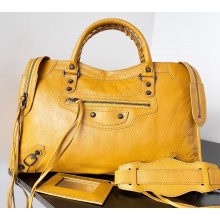 Balenciaga Classic City Large Handbag in Arena calfskin Yellow
